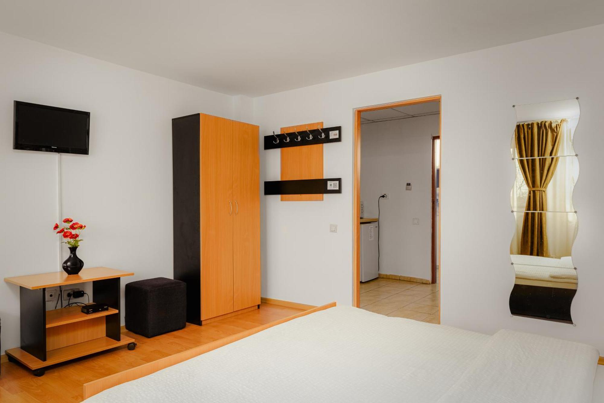Ferienwohnung Business Transit Săftica Exterior foto